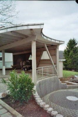 Carportanlage mit Grün