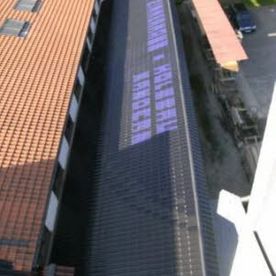 Beschriftung auf dem Dach