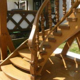 Treppe mit zahlreichen Verzierungen
