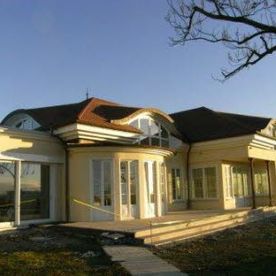 verwinkelte Form des Daches