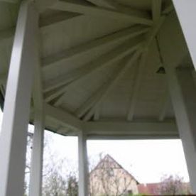 Blick unter das neue Vordach