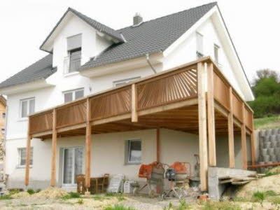 Balkone, Terrassen und Tore